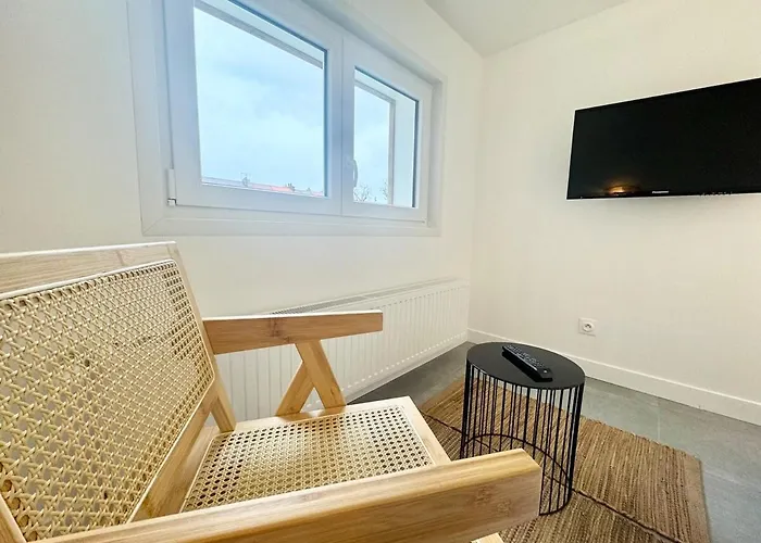 Pensión Thelittlehouse - Maison- Jardin 4*