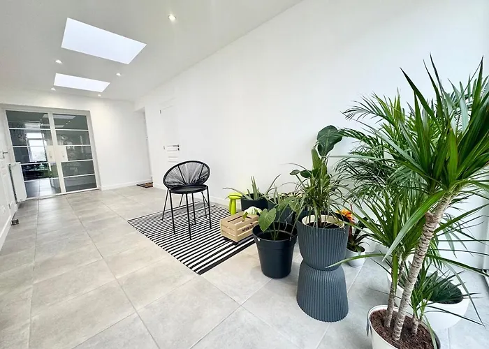 Thelittlehouse - Maison- Jardin Pensión